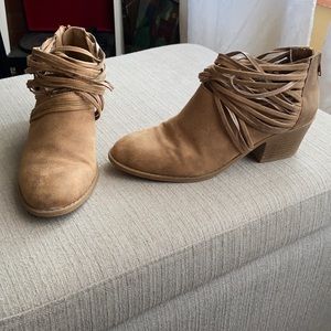 Fergalicious by Fergie booties / women’s 7.5